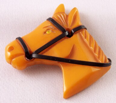 BP263 butterscotch bakelite horse head pin